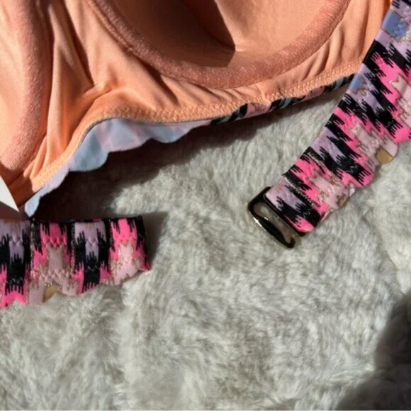 Victoria’s Secret | Warm Ikat Foil The Getaway Halter Bikini Top | Size 32C - Picture 7 of 10